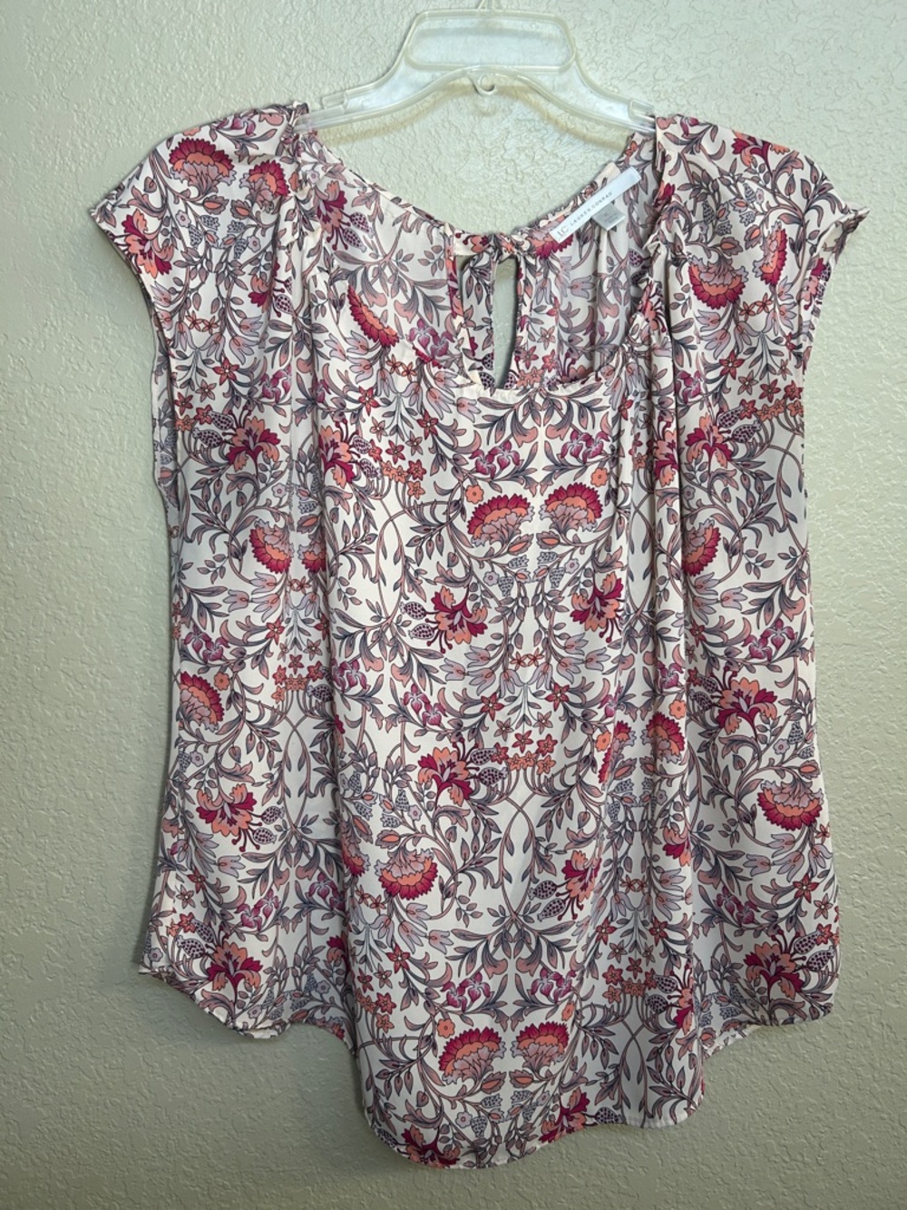 LAUREN CONRAD Cool Lightweight Floral Summer Top with Flirty Bow on Back